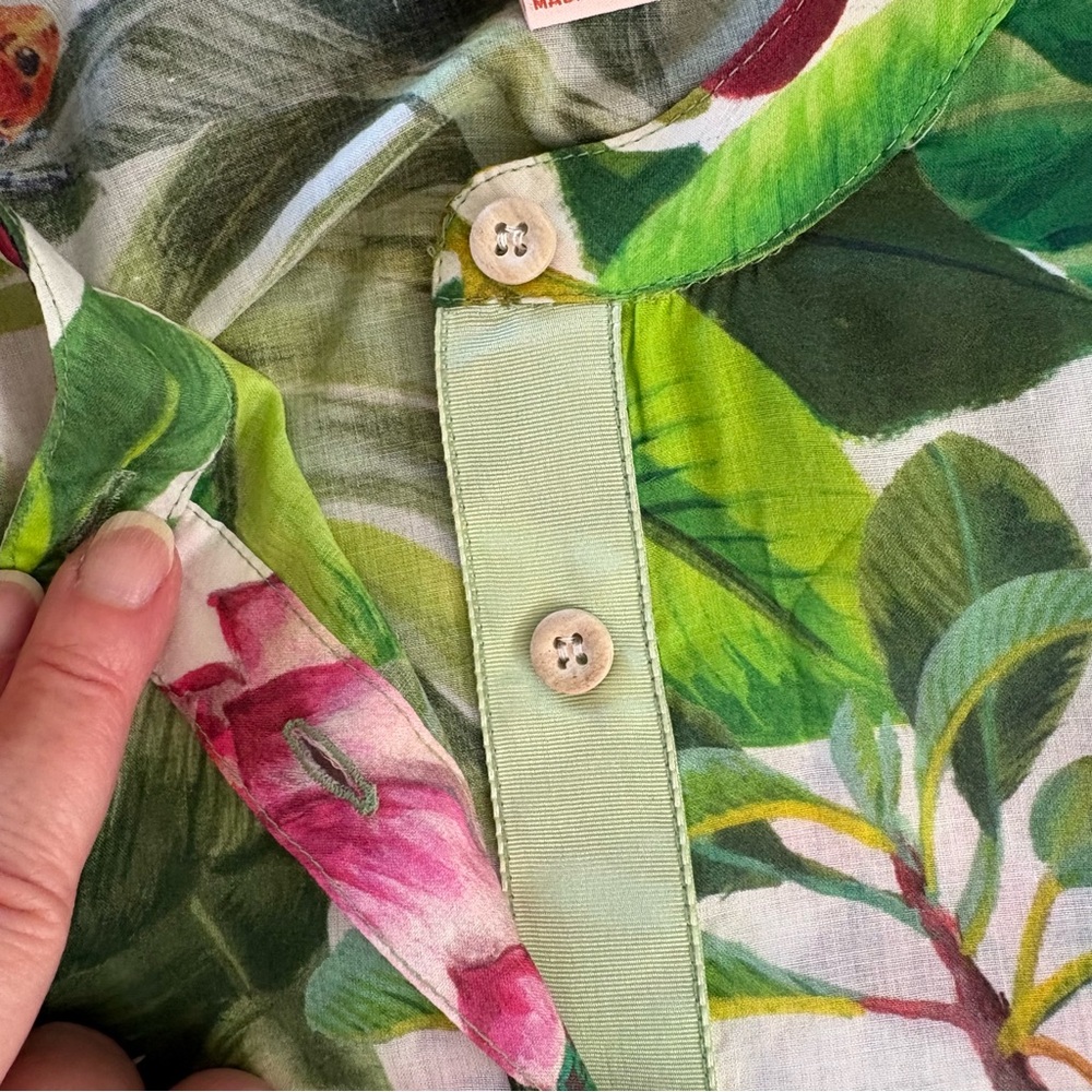 PERSIFOR Freya Placket Front Tropic in Grass Top. Size Small. - Picture 12 of 16